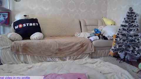 Snapshot of _pretty_fox_ chatting on 12.30.24 _pretty_fox_ online show from 12.30.24