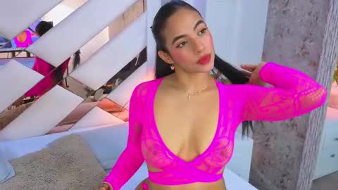 Snapshot of _saara_evans_ chatting on 09.18.25 Sara online show from 09.18.25