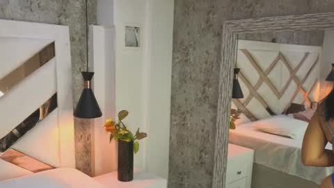 Snapshot of _saara_evans_ chatting on 10.15.25 Sara online show from 10.15.25