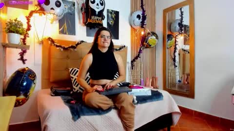 Snapshot of _samanthaa_foxx chatting on 10.19.25 SAMANTHA FOX online show from 10.19.25