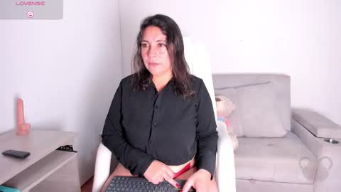 Snapshot of _vanebrown87 chatting on 03.08.25 vanesa online show from 03.08.25