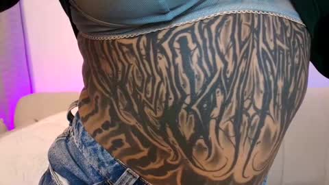 Snapshot of _velka_ chatting on 11.03.25 _velka_ online show from 11.03.25