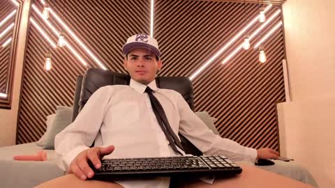 Snapshot of _white_fox_ chatting on 02.07.25 white fox online show from 02.07.25