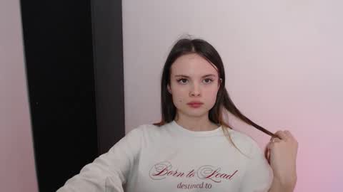 a_ariella_ online show from 10.08.25