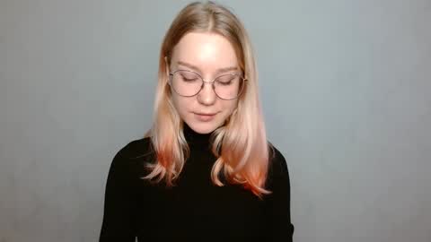 Snapshot of abbymoore__ chatting on 01.07.25 Abby Lovense is active online show from 01.07.25