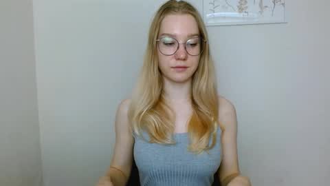 Snapshot of abbymoore__ chatting on 09.23.25 Abby Lovense is active online show from 09.23.25