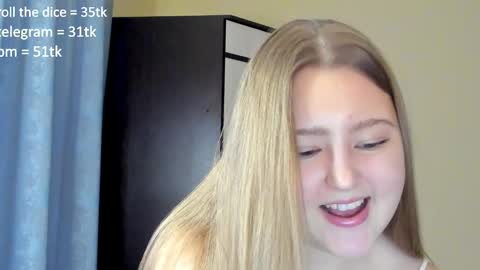 Snapshot of abbywyte chatting on 01.12.25 Abby Stream at Sat Sun Mon Fri online show from 01.12.25