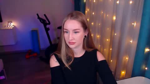 Snapshot of abigail_flex chatting on 01.22.25 Anna online show from 01.22.25