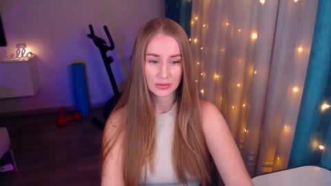 Snapshot of abigail_flex chatting on 01.25.25 Anna online show from 01.25.25