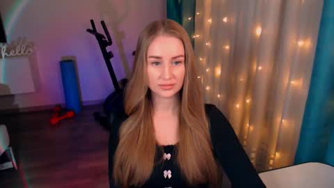 Snapshot of abigail_flex chatting on 02.08.25 Anna online show from 02.08.25