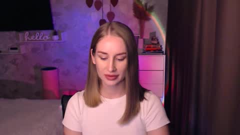 Snapshot of abigail_flex chatting on 10.08.25 Anna online show from 10.08.25