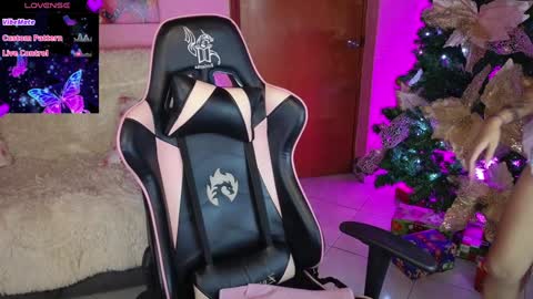 Snapshot of abigail_monroe__ chatting on 12.17.24 abigail_monroe__ online show from 12.17.24