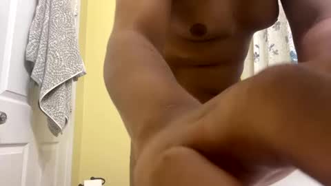 Snapshot of aboveaverage39 chatting on 10.01.25 aboveaverage39 online show from 10.01.25