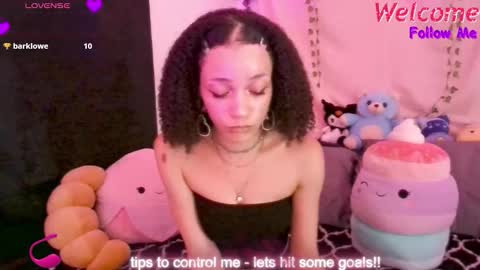 Snapshot of abruisedpeach chatting on 11.06.25 Peach online show from 11.06.25