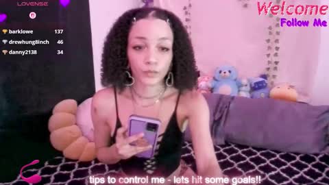 Snapshot of abruisedpeach chatting on 11.08.25 Peach online show from 11.08.25