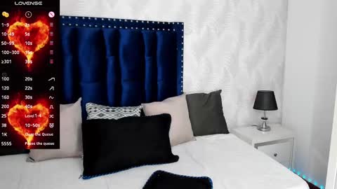 Snapshot of addictivexts chatting on 09.12.25 NIcolle online show from 09.12.25