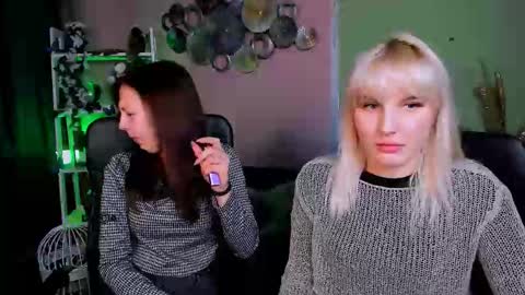 Snapshot of adele_meow chatting on 11.13.25 Adel online show from 11.13.25