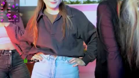 Snapshot of adeli_di chatting on 11.12.25 all three for u online show from 11.12.25