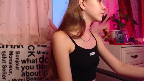 Snapshot of adelin_maxwell chatting on 01.25.25 Lina online show from 01.25.25