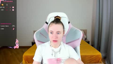 Snapshot of adelina_cowell chatting on 10.26.25 Adelina online show from 10.26.25