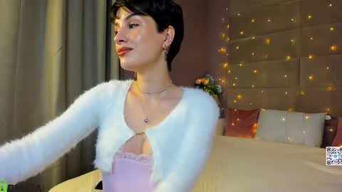 Adeline Perle online show from 10.18.25