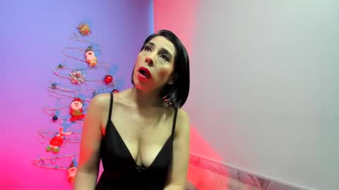 Snapshot of adellelennox_cg chatting on 12.18.24 Adelle online show from 12.18.24