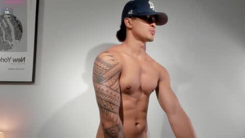 Snapshot of adonis_dlh chatting on 01.08.25 Adonis online show from 01.08.25