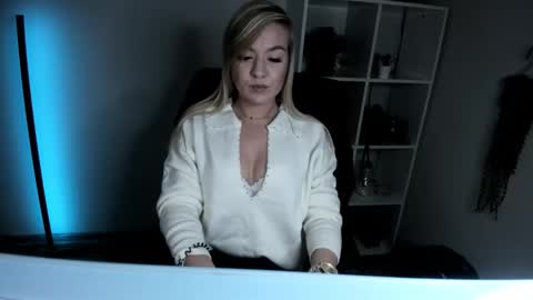 Snapshot of adrenalinlaura chatting on 11.14.25 AdrenalinLaura online show from 11.14.25