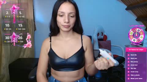 Snapshot of adri_miller chatting on 01.05.25 adri miller online show from 01.05.25