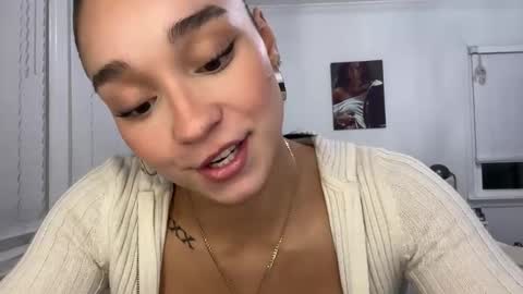 Snapshot of adriannarodriguez chatting on 02.08.25 Adrianna  online show from 02.08.25