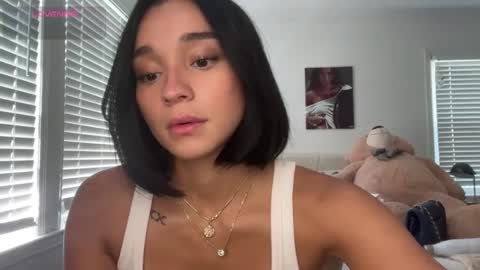 Snapshot of adriannarodriguez chatting on 09.09.25 Adrianna  online show from 09.09.25