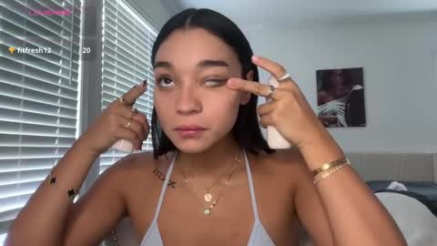 Snapshot of adriannarodriguez chatting on 09.10.25 Adrianna  online show from 09.10.25