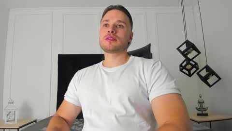 Adrein Roche online show from 10.09.25