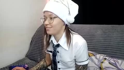 Snapshot of aelita_night chatting on 12.24.24 aelita_night online show from 12.24.24