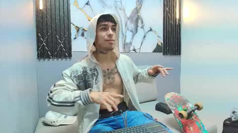 Snapshot of aethon_noir chatting on 11.12.25 AETHON online show from 11.12.25