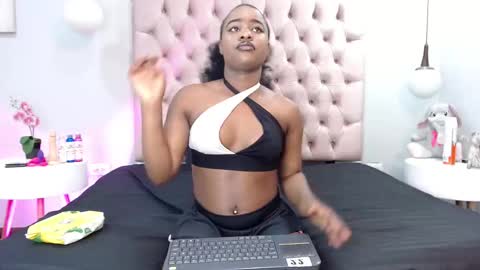 Snapshot of afrika_evanss chatting on 11.14.25 Call me Afrika online show from 11.14.25