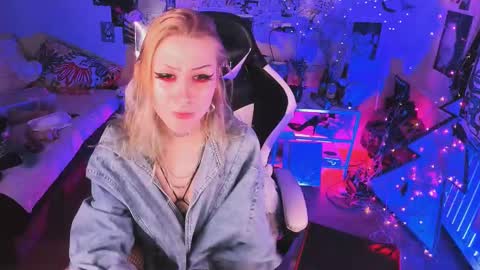 Snapshot of agonygirlxxx chatting on 02.22.25 Evexxxx EX KKKRARE online show from 02.22.25