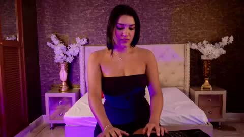 Snapshot of ahri_rose chatting on 09.15.25 Ahri online show from 09.15.25