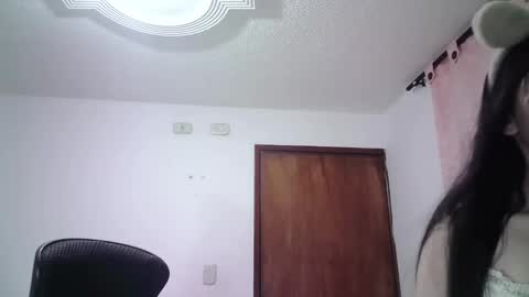 Snapshot of aineangeel chatting on 09.11.25 AINE online show from 09.11.25