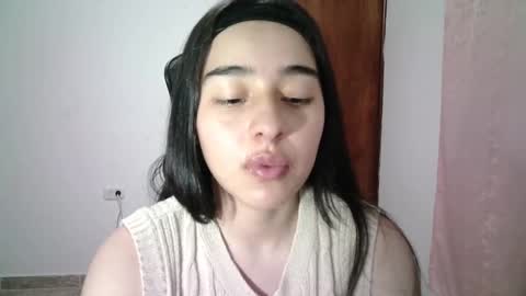 Snapshot of aineangeel chatting on 10.11.25 AINE online show from 10.11.25