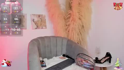 Snapshot of aisha_sakina chatting on 12.26.24 aisha online show from 12.26.24