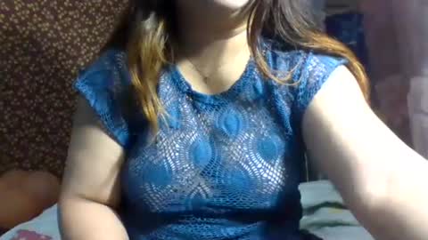 Snapshot of aislahrose chatting on 02.21.25 rosie online show from 02.21.25