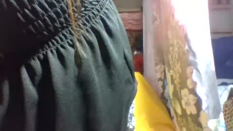 Snapshot of aislahrose chatting on 02.23.25 rosie online show from 02.23.25