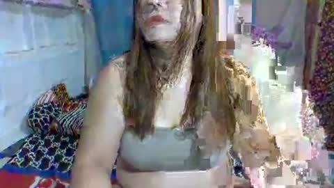 Snapshot of aislahrose chatting on 09.11.25 rosie online show from 09.11.25