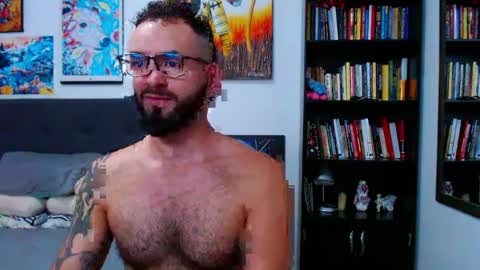 Snapshot of akiles_r chatting on 09.30.25 akiles online show from 09.30.25
