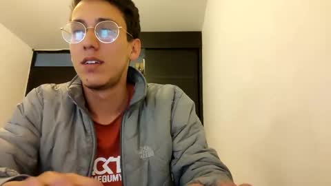 Snapshot of akilesbailo chatting on 01.05.25 My love online show from 01.05.25