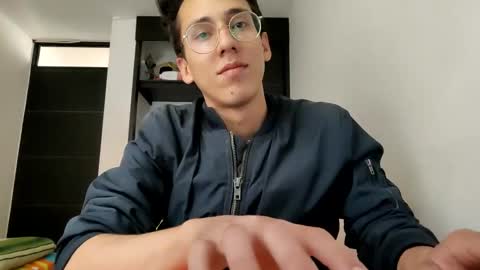 Snapshot of akilesbailo chatting on 01.26.25 My love online show from 01.26.25