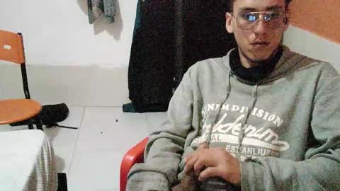 Snapshot of akilesbailo chatting on 09.20.25 My love online show from 09.20.25