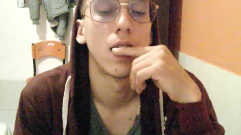 Snapshot of akilesbailo chatting on 09.25.25 My love online show from 09.25.25