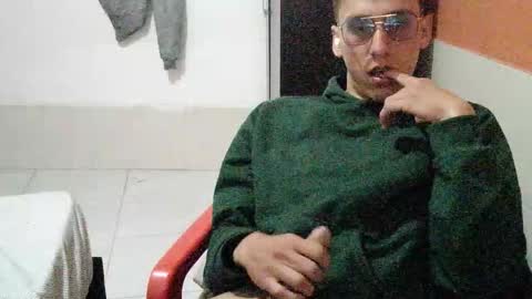 Snapshot of akilesbailo chatting on 10.11.25 My love online show from 10.11.25